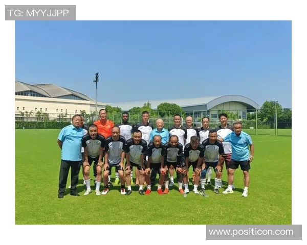 球星同台飙球技展现巅峰对决点燃绿茵激情舞动足球魅力