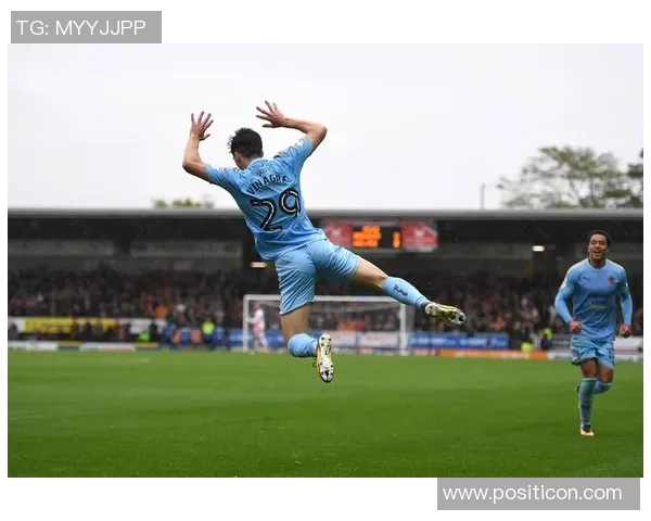 爆炸头足球星的传奇之路从街头到绿茵场的崛起与荣耀