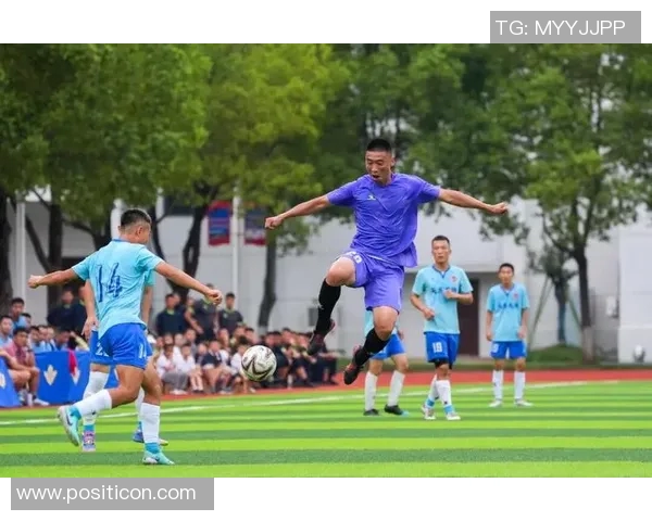 追忆绿茵场上的黄金岁月古老足球球星风采再现